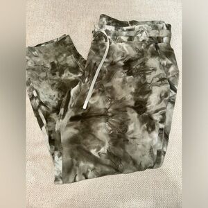 Lululemon sz 16 Joggers ladies green